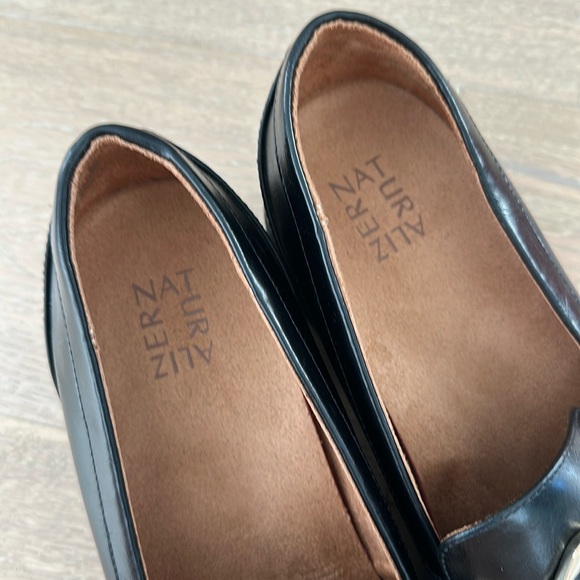 Naturalizer Cabaret-O Lug Sole Loafer - Picture 7 of 11